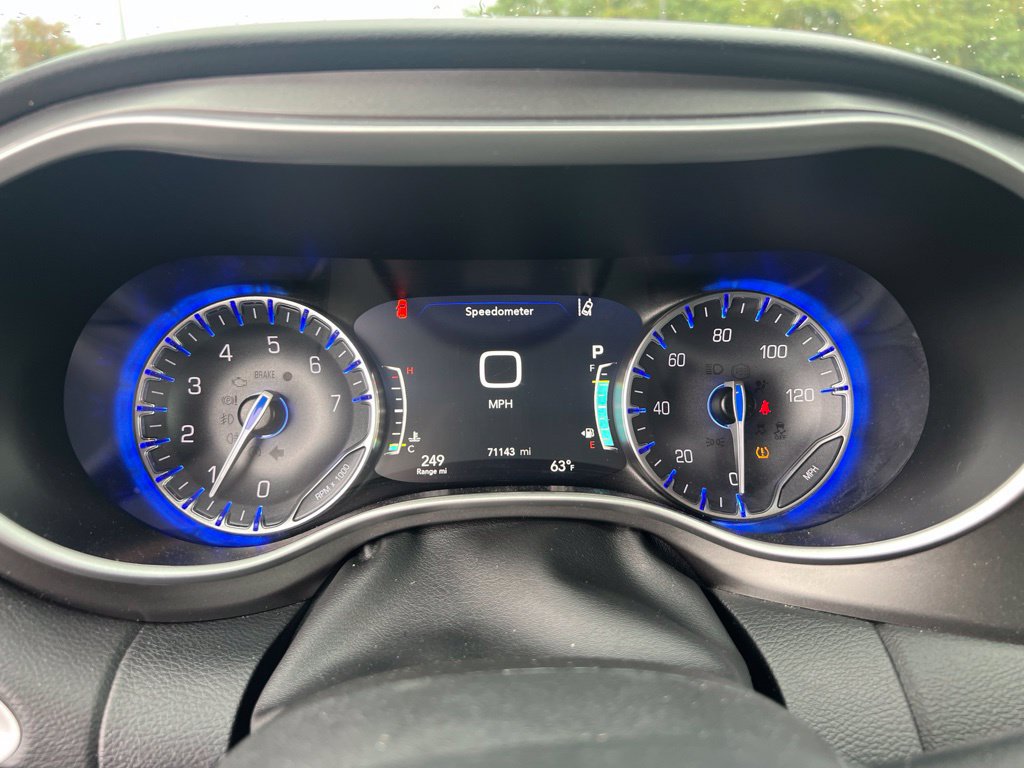 Used 2024 Chrysler Pacifica Touring-L FWD image 7