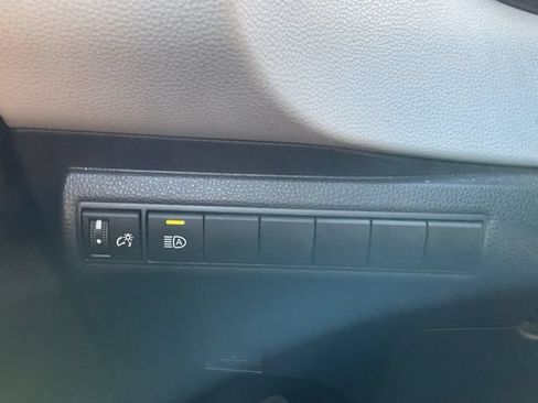Used 2022 Toyota Corolla LE FWD image 28