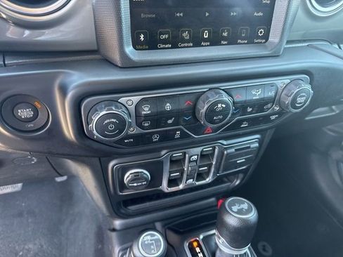Used 2022 Jeep Wrangler Unlimited Sahara w/ Cold Weather Group AWD/4WD image 28