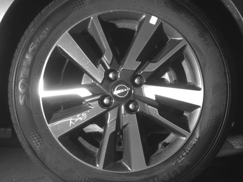 Used 2025 Nissan Versa SV image 10