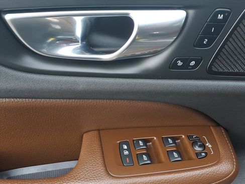 Used 2021 Volvo V60 T5 Cross Country image 19