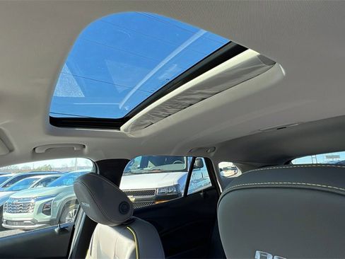 New 2026 Chevrolet Trax ACTIV w/ Sunroof Package image 16