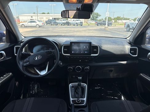 Used 2025 Hyundai Venue SEL FWD image 8