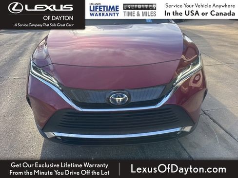 Used 2023 Toyota Venza XLE image 8