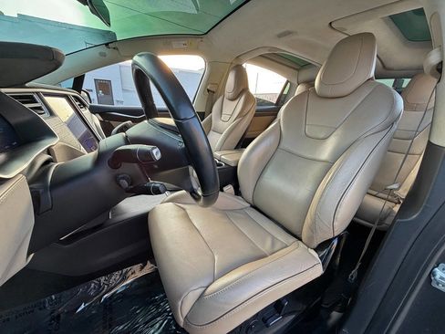 Used 2016 Tesla Model X 60D image 9