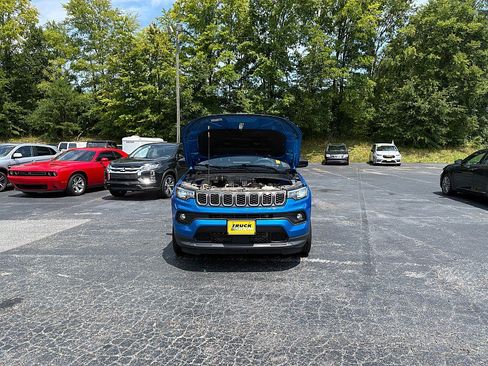Used 2024 Jeep Compass Latitude AWD/4WD image 6