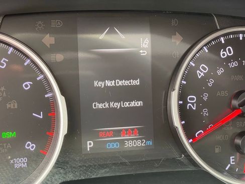 Used 2021 Toyota RAV4 XLE Premium AWD/4WD image 22