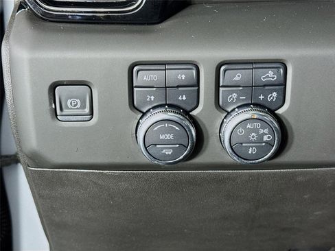 Certified 2025 GMC Sierra 1500 AT4 w/ AT4 Premium Package AWD/4WD image 10