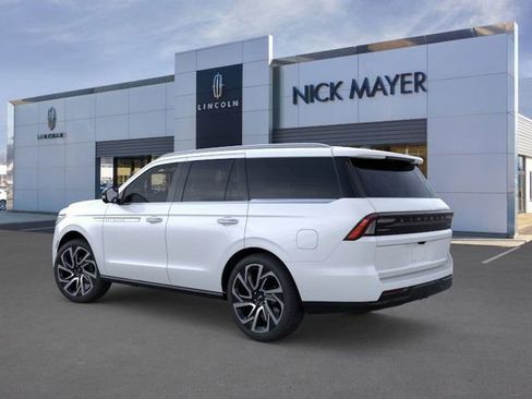 New 2026 Lincoln Navigator Reserve image 4