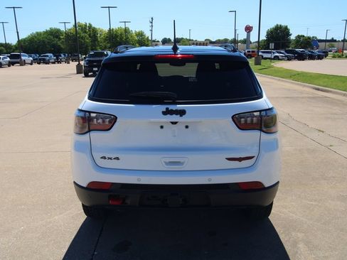 Used 2024 Jeep Compass Trailhawk w/ Trailhawk Convenience Group AWD/4WD image 15