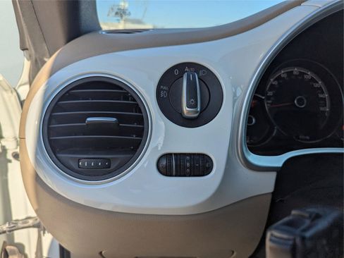 Used 2019 Volkswagen Beetle S image 31