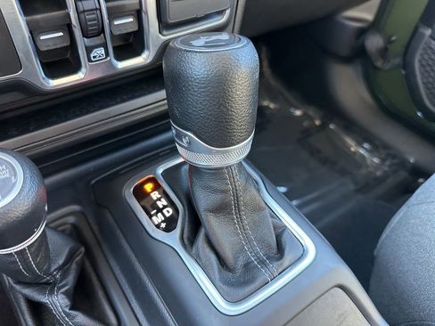 Used 2024 Jeep Wrangler Unlimited Sahara image 15