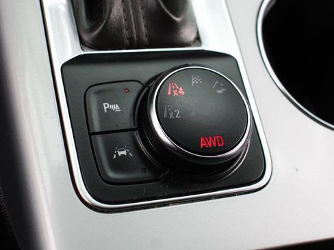 Used 2022 Chevrolet Blazer LT image 32