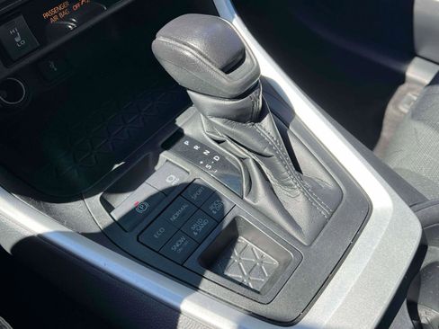 Used 2021 Toyota RAV4 XLE w/ Convenience Package image 11