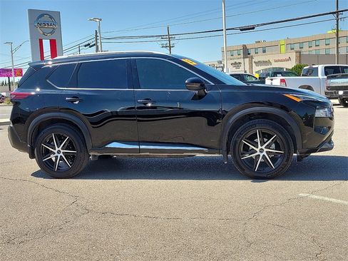 Used 2023 Nissan Rogue SL w/ SL Premium Package image 12