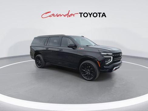 Used 2025 Chevrolet Suburban Z71 w/ Comfort Package image 2