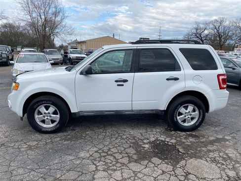 Used 2010 Ford Escape XLT image 2