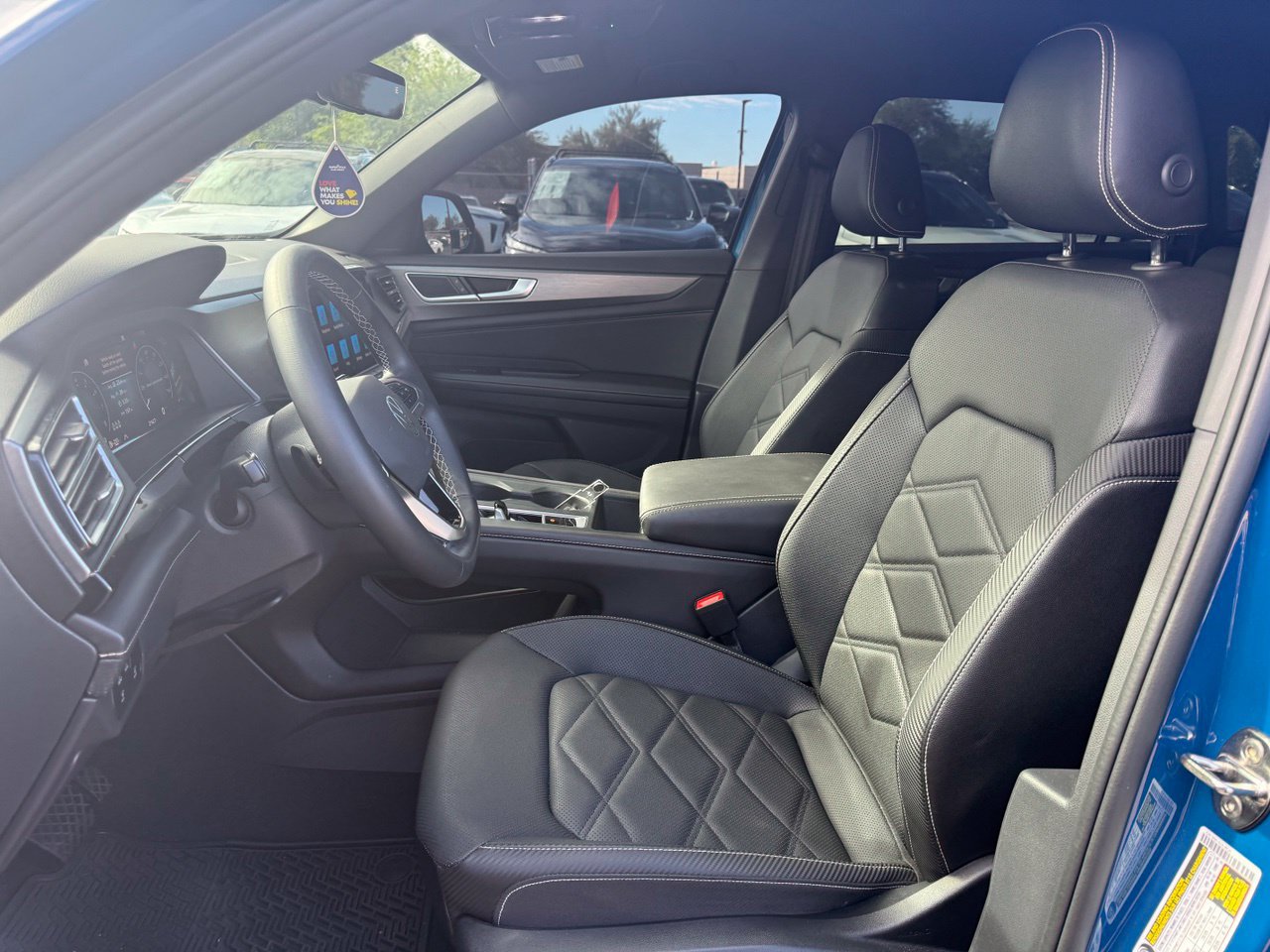 Used 2025 Volkswagen Atlas Cross Sport SE FWD image 12