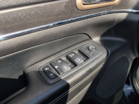 Used 2017 Jeep Grand Cherokee Limited w/ Luxury Group II AWD/4WD image 19