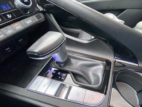 Used 2023 Hyundai Elantra Limited FWD image 19