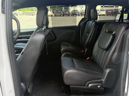 Used 2017 Dodge Grand Caravan GT FWD image 11