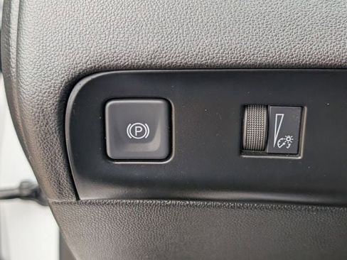 Used 2022 Buick Enclave Essence FWD image 24
