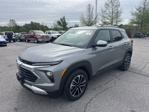 Used 2025 Chevrolet TrailBlazer LT image 1