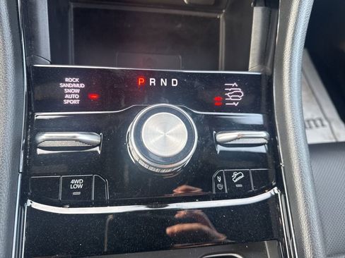 Used 2023 Jeep Grand Cherokee Overland w/ Luxury Tech Group IV AWD/4WD image 17