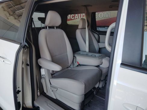 Used 2019 Kia Sedona LX FWD image 15