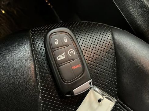 Used 2019 Jeep Cherokee Limited AWD/4WD image 39
