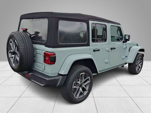 Used 2024 Jeep Wrangler Unlimited w/ Convenience Group AWD/4WD image 5