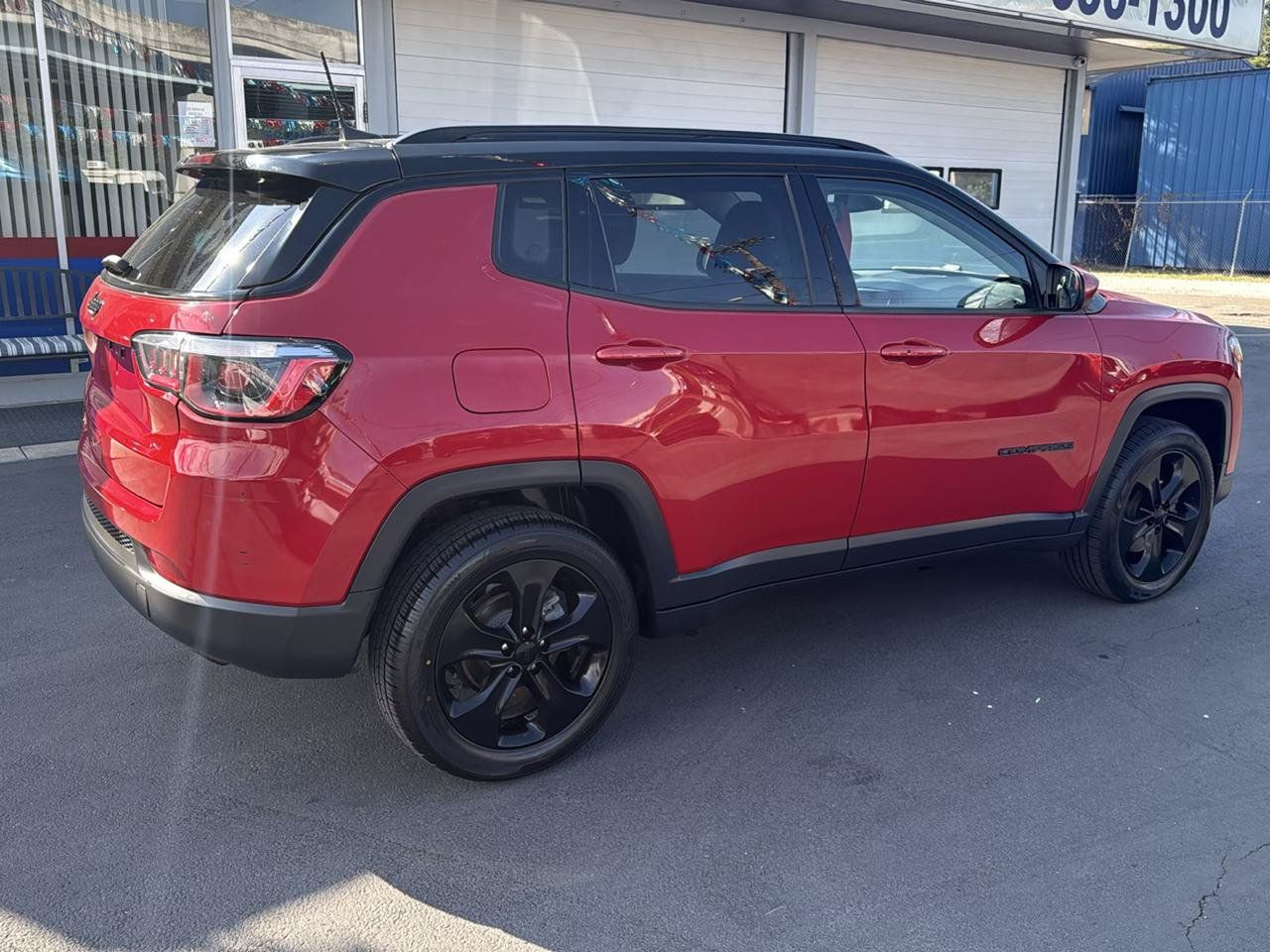 Used 2019 Jeep Compass Latitude AWD/4WD image 3