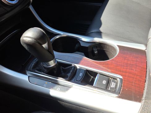 Used 2017 Acura TLX image 24