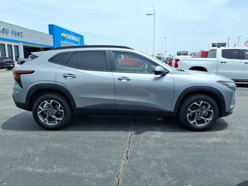 Used 2024 Chevrolet Trax LT FWD image 26