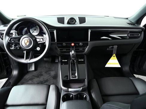 Used 2026 Porsche Macan AWD/4WD image 20