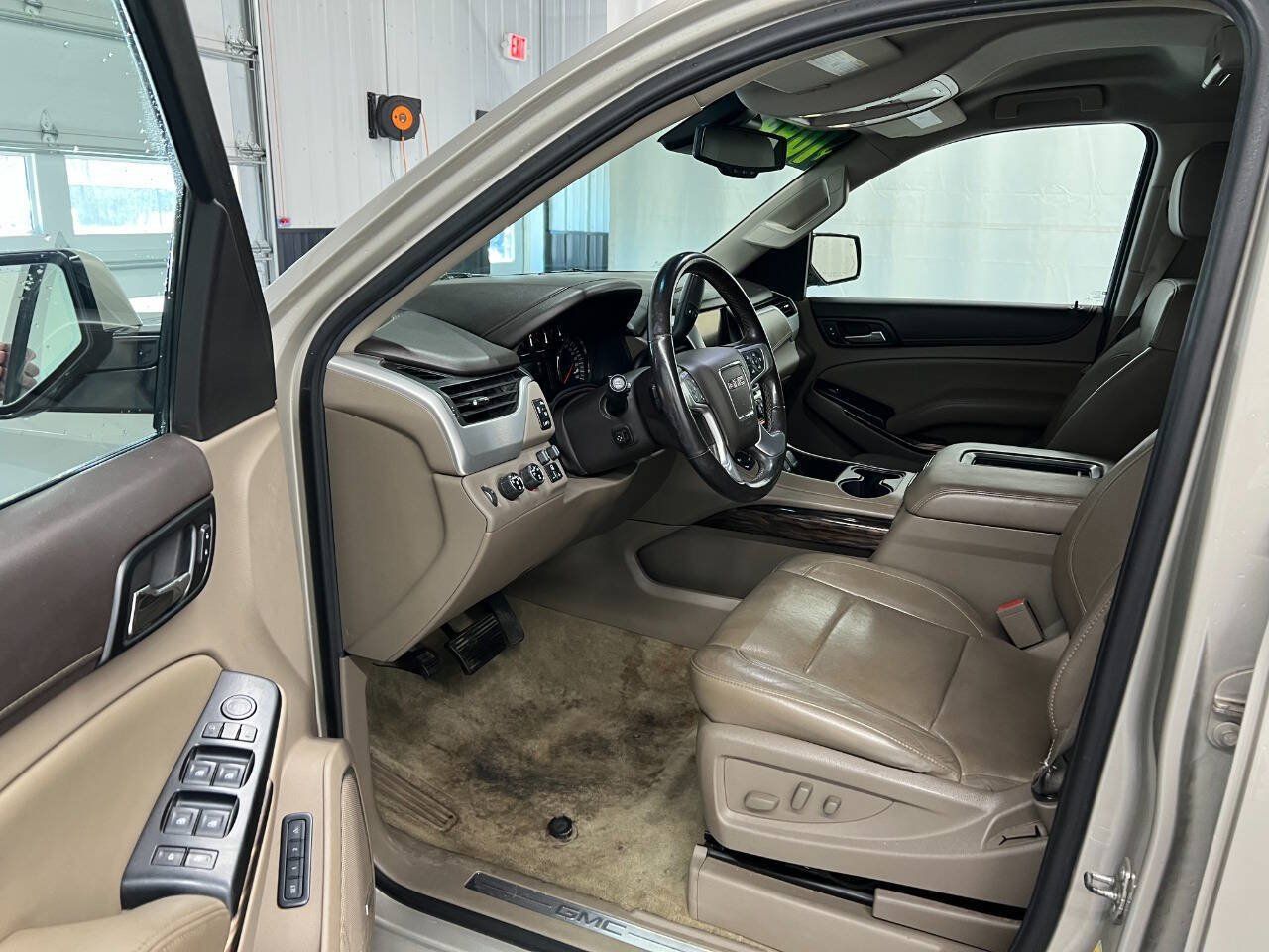 Used 2015 GMC Yukon XL SLT w/ HD Trailering Package AWD/4WD image 7