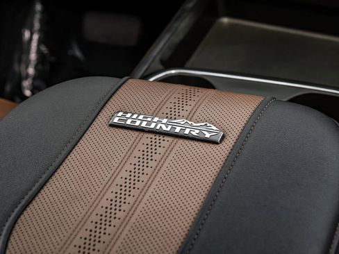 Used 2024 Chevrolet Silverado 2500 High Country w/ High Country Premium Package image 31