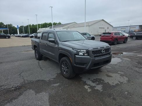 Used 2025 Nissan Frontier SV AWD/4WD image 5