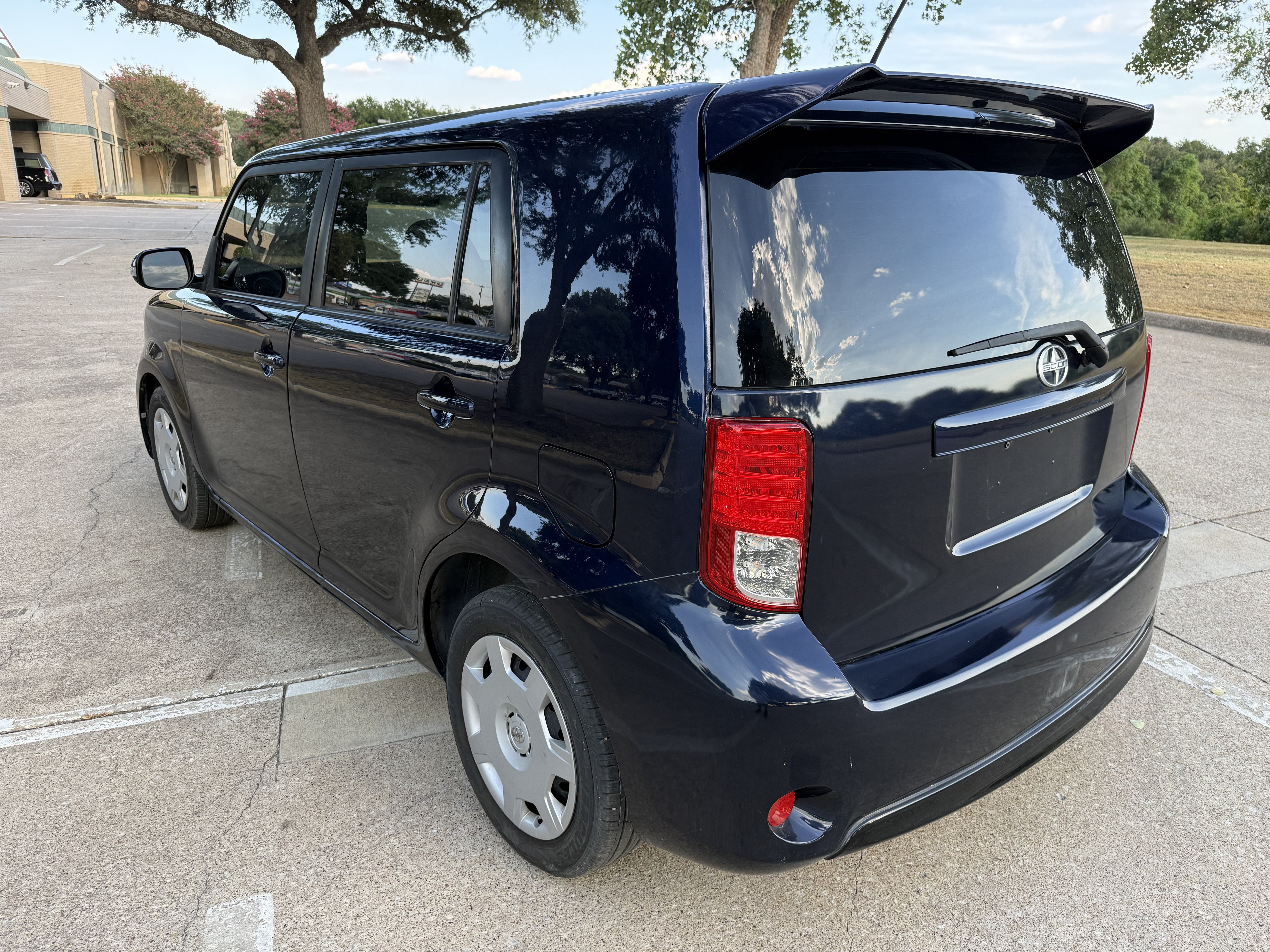 Used 2014 Scion xB FWD image 7