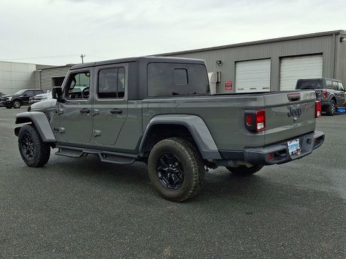 Used 2021 Jeep Gladiator Willys image 4