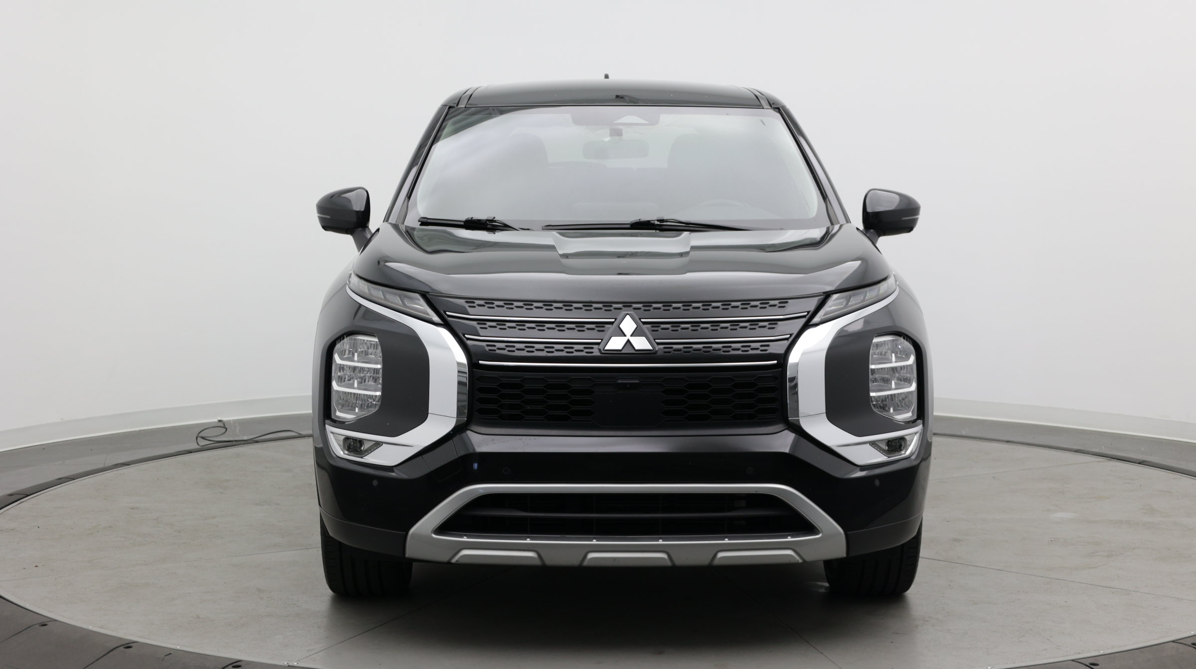 Used 2022 Mitsubishi Outlander SE FWD image 2