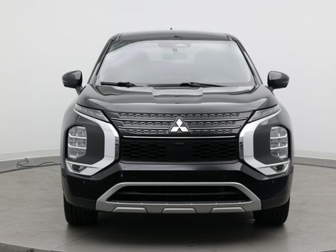 Used 2022 Mitsubishi Outlander SE FWD image 2
