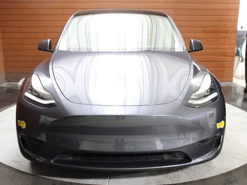 Used 2022 Tesla Model Y Long Range image 2
