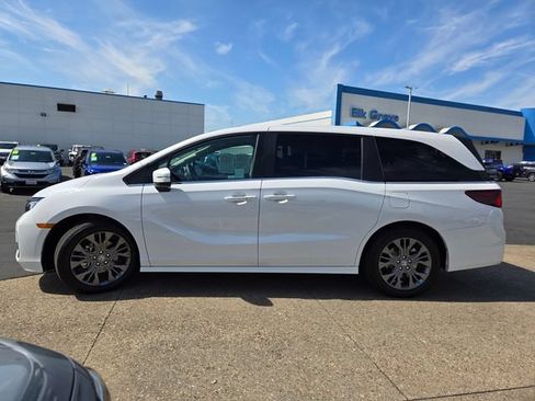 Certified 2026 Honda Odyssey Touring image 7