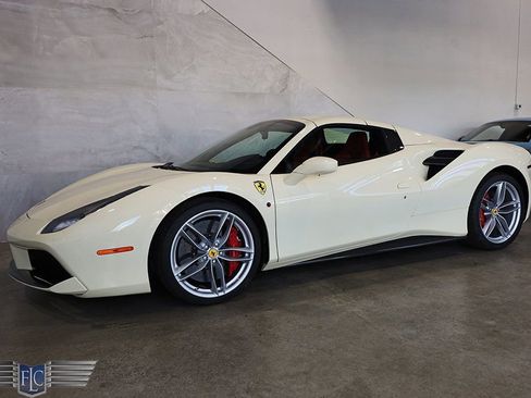 Used 2018 Ferrari 488 Spider image 4