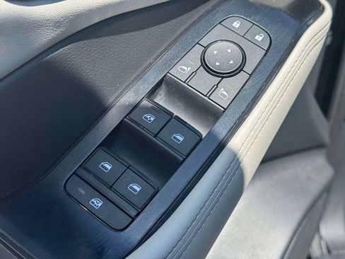 Used 2025 Nissan Rogue SV AWD/4WD image 16