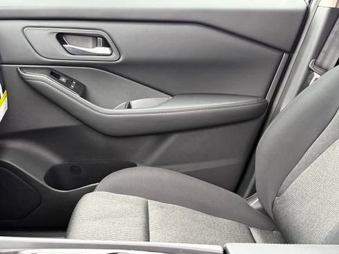 Used 2026 Nissan Rogue SV image 12