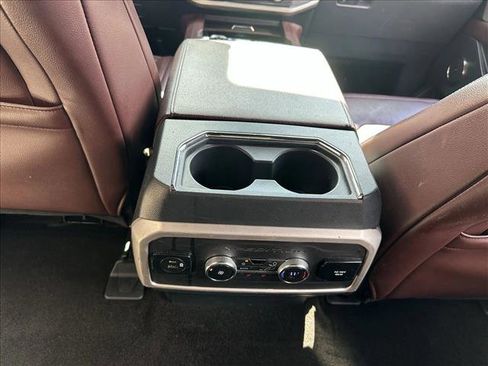 Used 2022 Ford Expedition Limited image 21