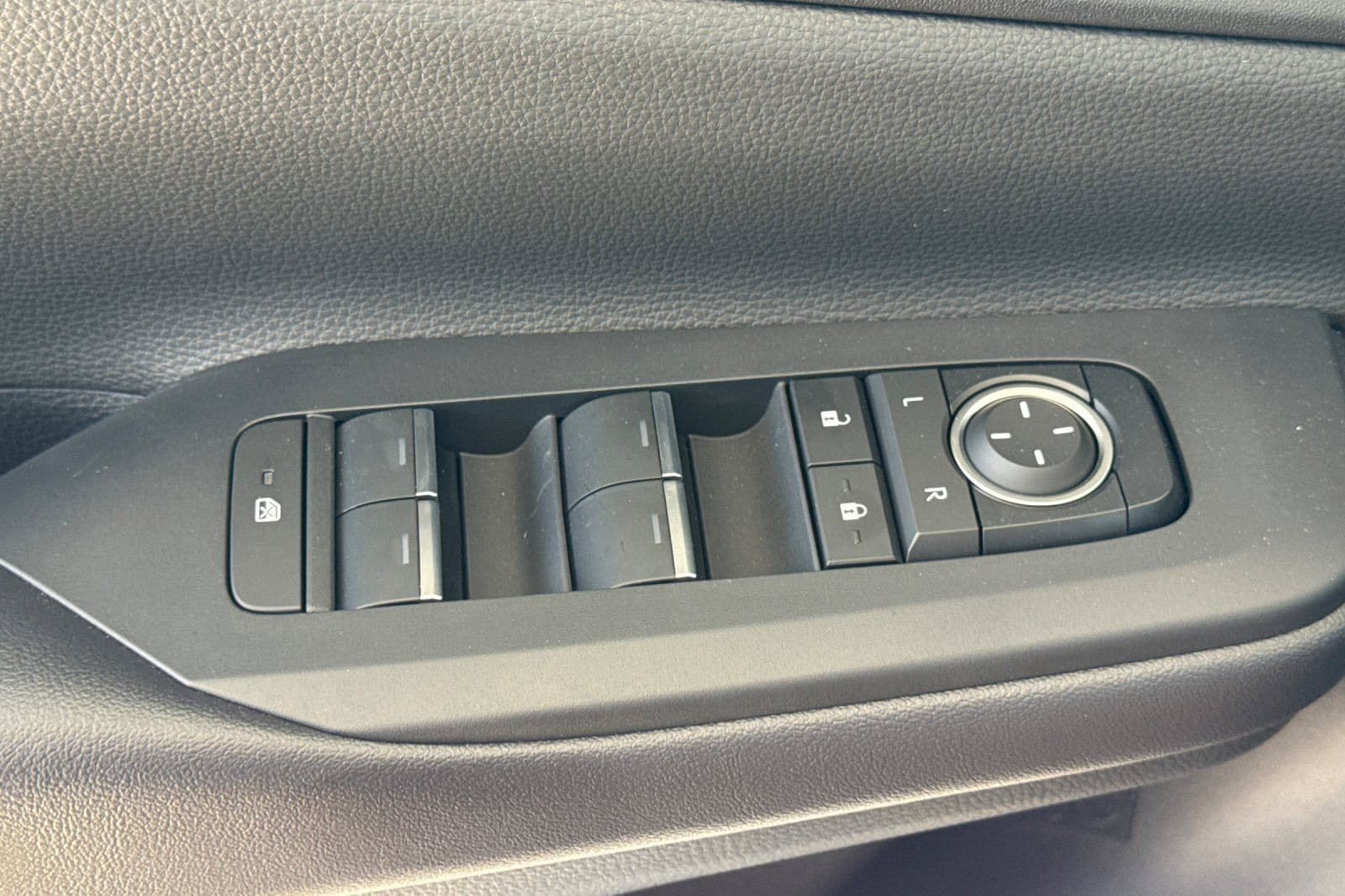 New 2027 Toyota Prius FWD image 11