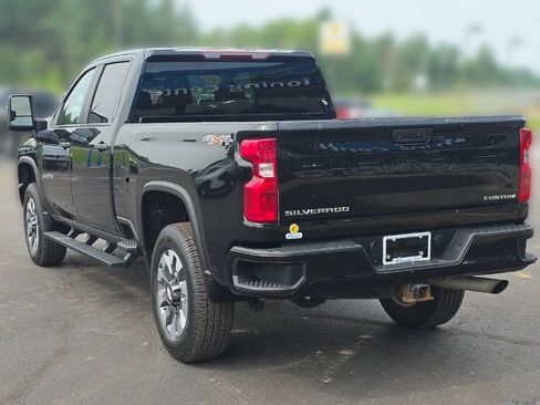 Used 2022 Chevrolet Silverado 2500 Custom w/ Custom Convenience Package AWD/4WD image 4